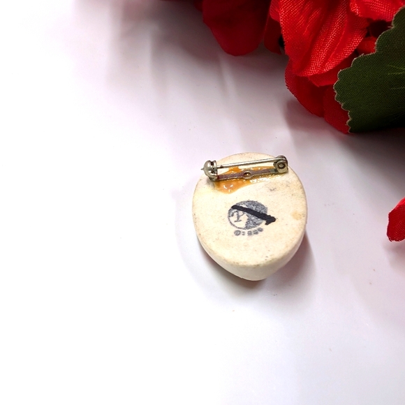 Unique Porcelain Hand Painted Mask Vintage Brooch - Picture 3 of 4